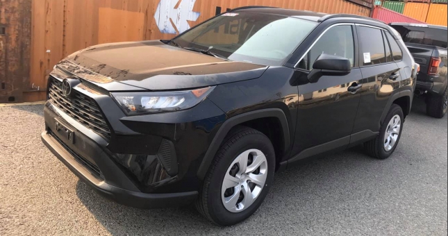 Toyota RAV4 2020 mới cập bến Việt Nam, đắt gấp đôi Honda CR-V