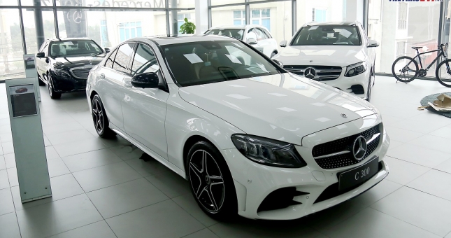 Mercedes-Benz C300 giảm tới 200 triệu tiền thuế trước bạ tại đại lý