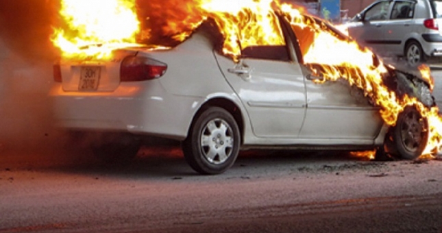 Ô tô bốc cháy bất thường tại Việt Nam - hé lộ nguyên nhân