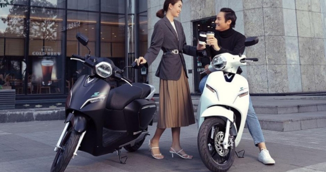 VinFast miễn phí thuê bao pin xe máy điện cho khách hàng