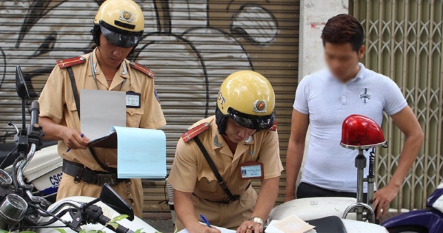 CSGT có được kiểm tra CMND của người vi phạm không?