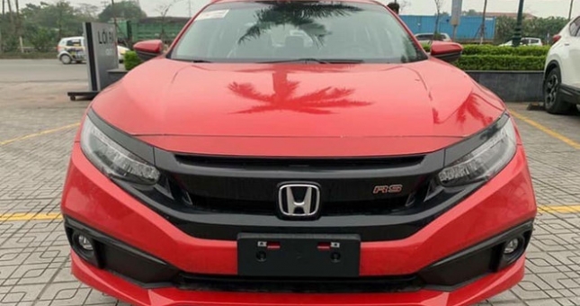 Giá xe Honda Civic giảm còn hơn 600 triệu đồng, tiệm cận xe hạng B