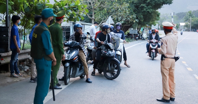 Kinh nghiệm đi phượt thời điểm này tránh bị CSGT phạt