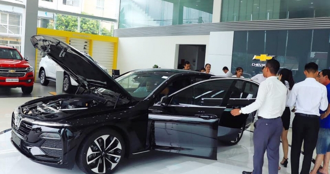 VinFast “chơi lớn”: Tặng 100% phí trước bạ cho 2 dòng xe Lux