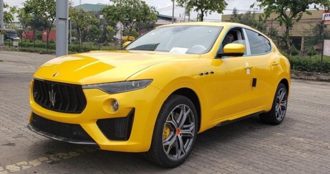 Minh “nhựa” bất ngờ tậu Maserati Levante Trofeo hơn 14 tỷ đồng