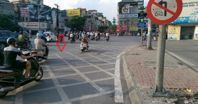 Đi xe vào vạch kẻ mắt võng sẽ bị phạt bao nhiêu?