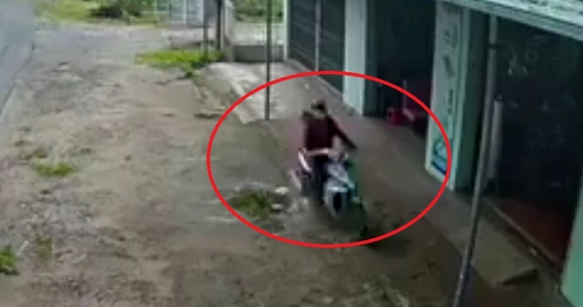 VIDEO: Nam thanh niên lái xe với tốc độ 'bàn thờ' và cái kết