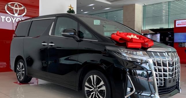 Toyota Alphard: Giá lăn bánh 2023, TSKT & đánh giá chi tiết