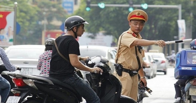 Thực hư chuyện bằng A1 không được lái SH, B1 không được lái ô tô?