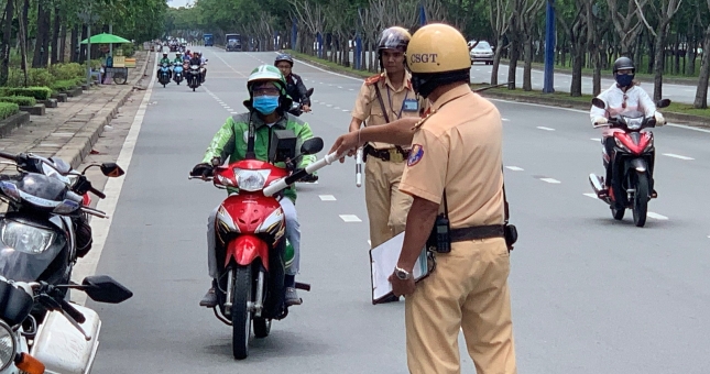 Đi xe máy mắc những lỗi sau sẽ bị tịch thu xe vĩnh viễn