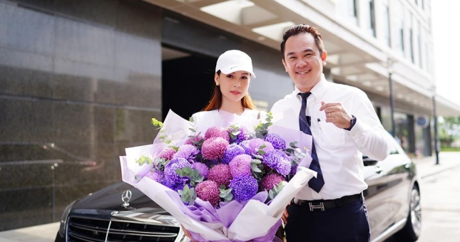 Hot girl Sam chịu chơi tậu 2 chiếc Mercedes-Benz trong nửa năm