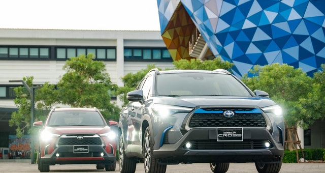 Xuất hiện tình trạng “bia kèm lạc” khi mua Toyota Corolla Cross