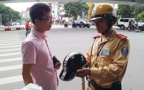 Đề xuất loại bỏ mũ bảo hiểm lưỡi trai vì không đạt tiêu chuẩn