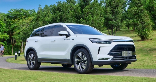 Vì sao xe “Tàu” Baic Beijing X7 gây sốt với khách Việt?