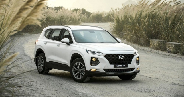 Xe 7 chỗ tầm giá 1 tỷ đồng: Hyundai SantaFe 'độc chiếm' ngôi vương