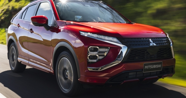 Mitsubishi Eclipse Cross 2021 vừa ra mắt có gì đấu Kia Seltos