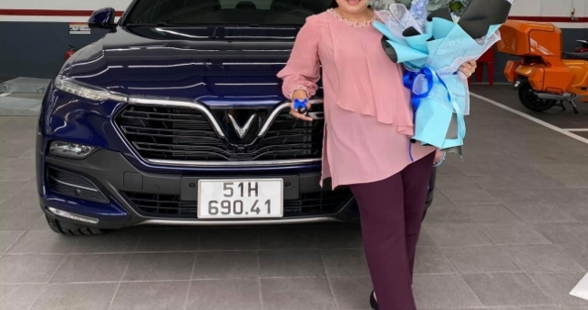 NSND Hồng Vân tậu VinFast Lux SA2.0 hơn 1,5 tỷ đồng