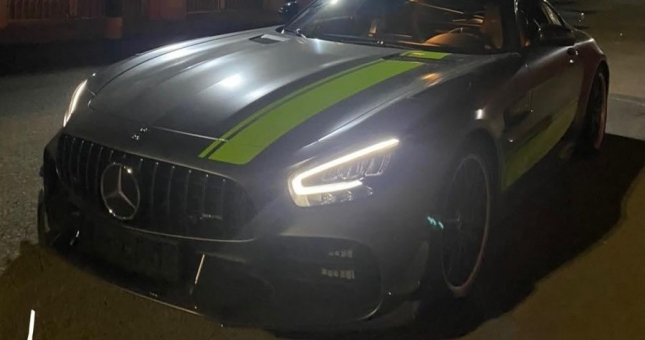 Tận mắt siêu phẩm Mercedes-AMG GT R Pro đầu tiên về Việt Nam