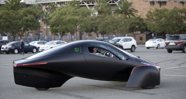 Khám phá mẫu xe điện đầu tiên chạy bằng năng lượng mặt trời