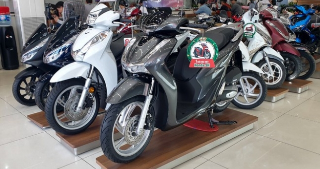 Hàng loạt xe máy giảm giá mạnh dịp cuối năm