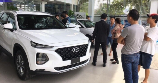 Khách thanh toán nhưng nhận xe sau 31/12 có được giảm phí trước bạ?