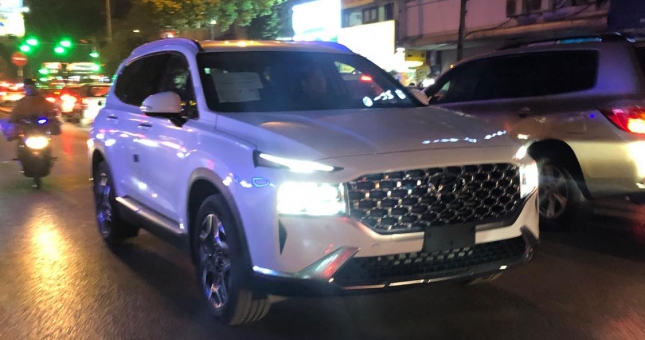 Hyundai Santa Fe 2021 lộ diện trên phố, nhiều chi tiết gây bất ngờ
