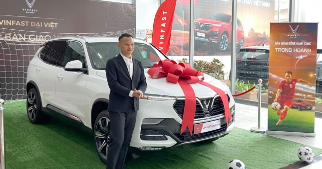 'Người không phổi' Trọng Hoàng tậu xe VinFast Lux SA2.0