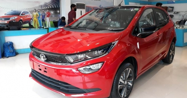 Giá 171 triệu, chiếc ô tô đẹp long lanh vừa ra mắt đã “gây sốt”