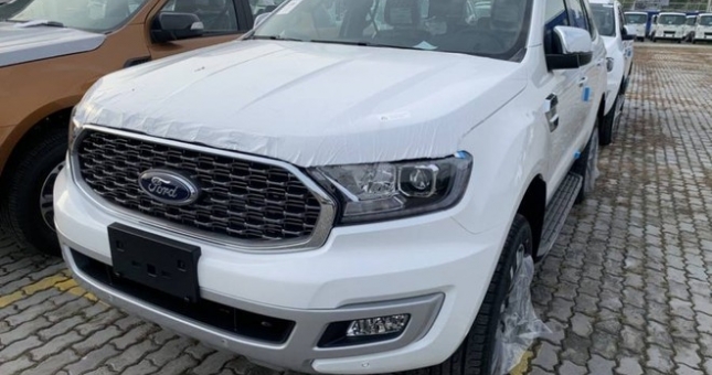 Ford Everest 2021 giảm giá gần 100 triệu đồng, đấu Toyota Fortuner