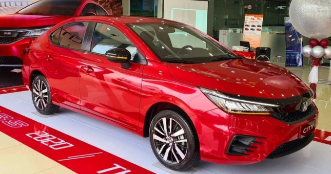 Honda City 2021 bị bán kiểu “bia kèm lạc”, người dùng ngán ngẩm