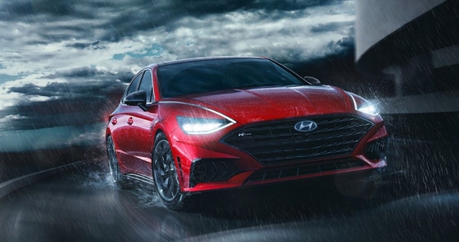 Toyota Camry, Mazda 6 gặp “đối cứng” với động cơ mạnh đến khó tin