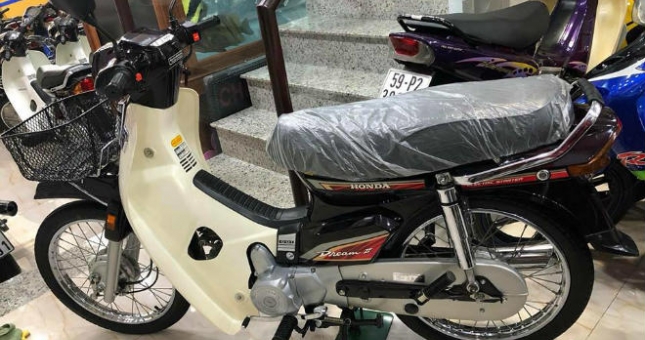 Cận cảnh chiếc Honda Dream II nhập Thái “hét giá” bằng 20 xe Honda SH