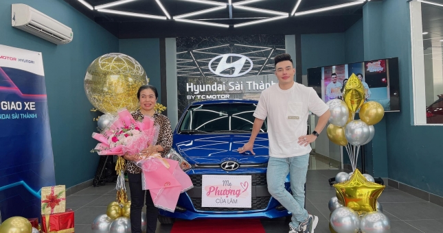 Lê Dương Bảo Lâm mua ô tô tặng mẹ nhân dịp 8/3