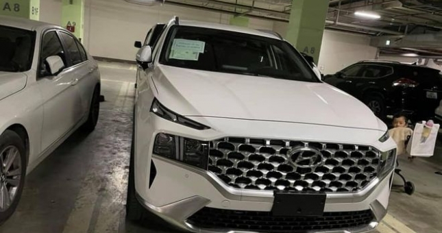 Thêm ảnh rò rỉ Hyundai Santa Fe 2021 tại VN, thiết kế mới đấu Sorento