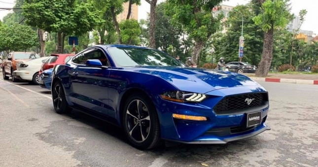 Giá trên 2 tỷ đồng, Ford Mustang màu độc về Việt Nam