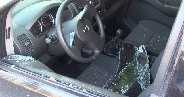 Đỗ xe vào ngân hàng giao dịch, khi ra mất 3,5 tỷ trong xe