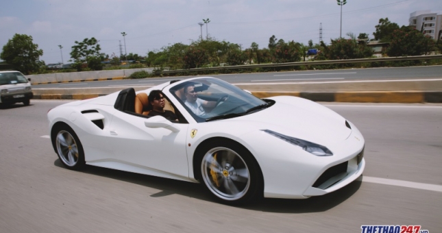 Tôi đã 'choáng' khi lái Ferrari 488 Spider trên đường Hà Nội