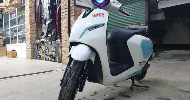 Xe máy điện VinFast Klara độ ấn tượng tại Sài Gòn