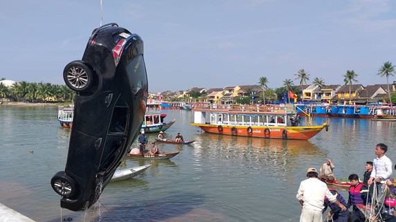 3 người thiệt mạng trong vụ Oto lao xuống sông Thu Bồn