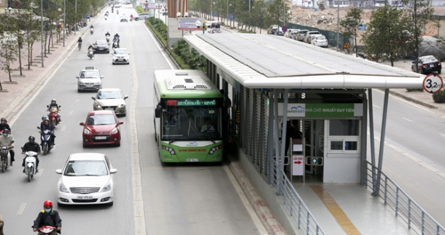 Hà Nội cân nhắc cấm xe máy trên đường Lê Văn Lương hoặc Nguyễn Trãi
