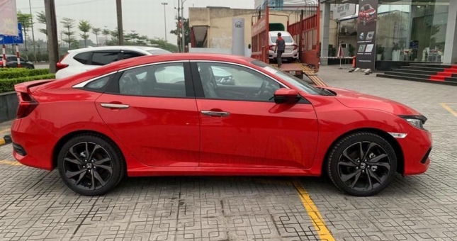 Ảnh thực tế Honda Civic 2019 về tới đại lý tại Hà Nội