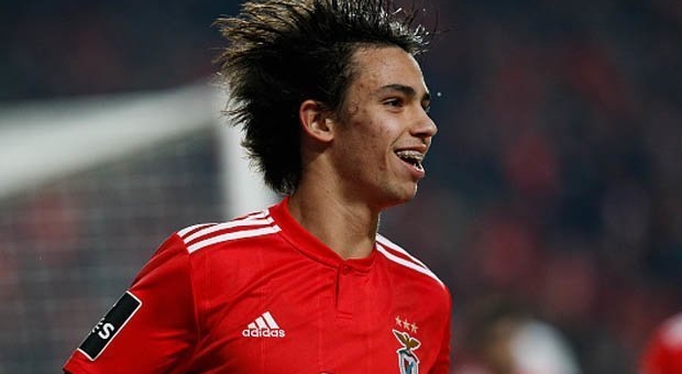 Tin chuyển nhượng tối 21/1: MU tranh sao trẻ với Liverpool