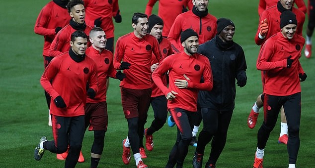 PSG tập luyện đấu MU: Di Maria, Mbappe tập trung cao độ