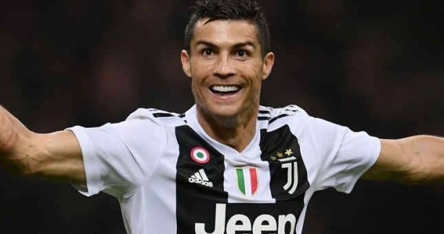 Chiếc giày vàng Châu Âu: Ronaldo phả hơi nóng ngay sau Messi