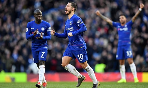 Hazard tỏa sáng, Chelsea thoát thua ngay trên sân nhà