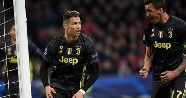 Ronaldo tỏa sáng, Juventus chiếm lợi thế trước trận lượt về