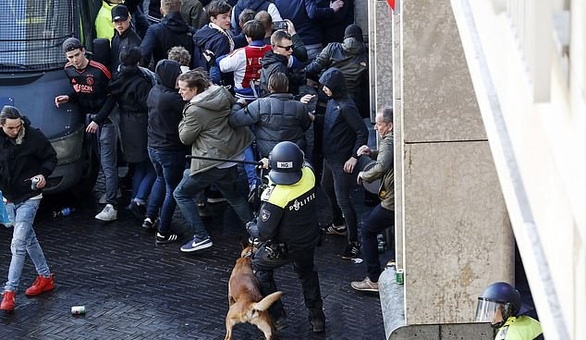 SỐC: Bắt giữ 120 CĐV Juventus mang vũ khí đến cổ vũ Ronaldo