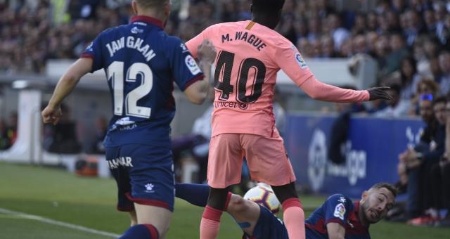 Không có Messi, Barca hòa đáng tiếc trên sân đội bét bảng