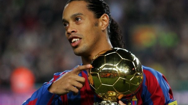 Top 10 tuyệt tác của Ronaldinho - Huyền thoại (P31)