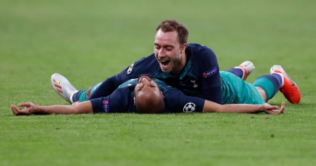 VIDEO: Moura ghi bàn phút bù giờ, Tottenham vỡ òa vào chung kết